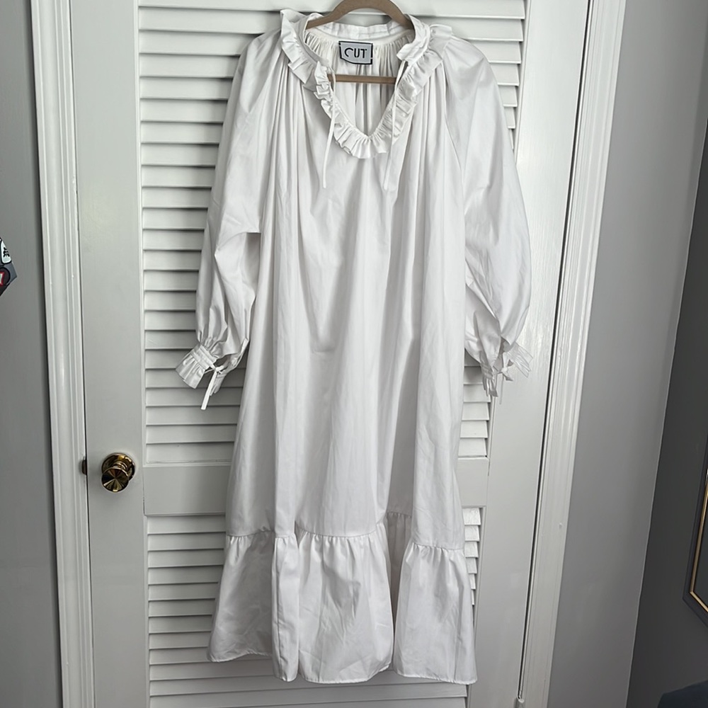 $300 Studio CUT White Puff Sleeve Maxi Oversized Dress  - ONE SIZE - Picture 3 of 9